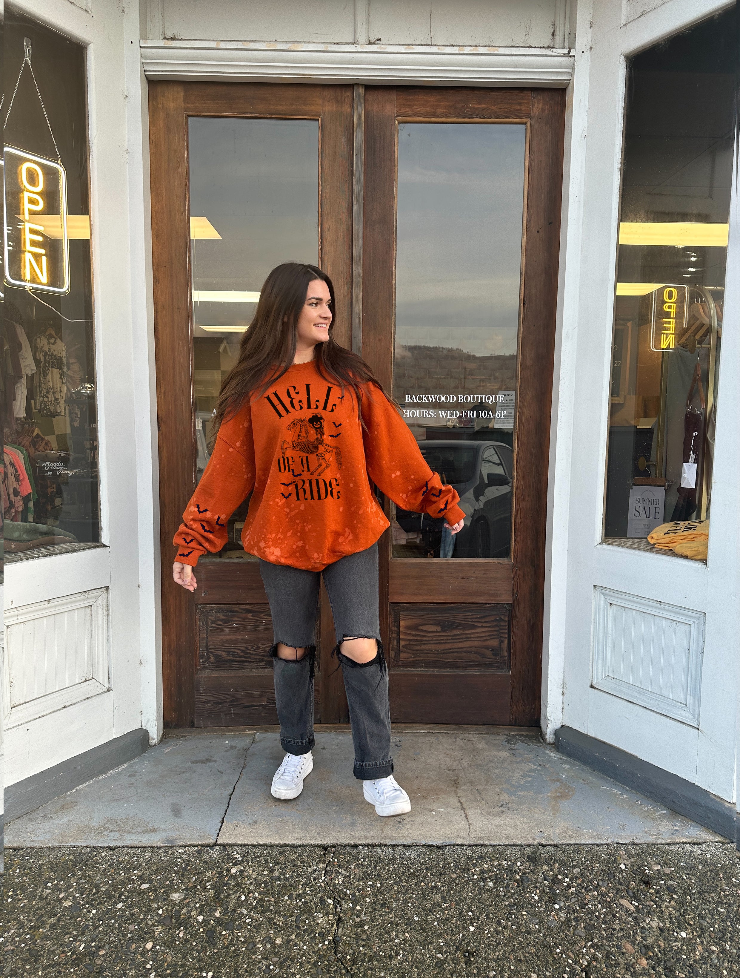 Orange hotsell sweatshirt outfit